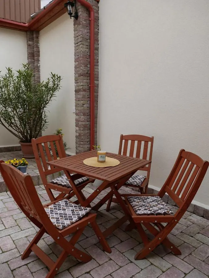 Varfal Apartman Έγκερ