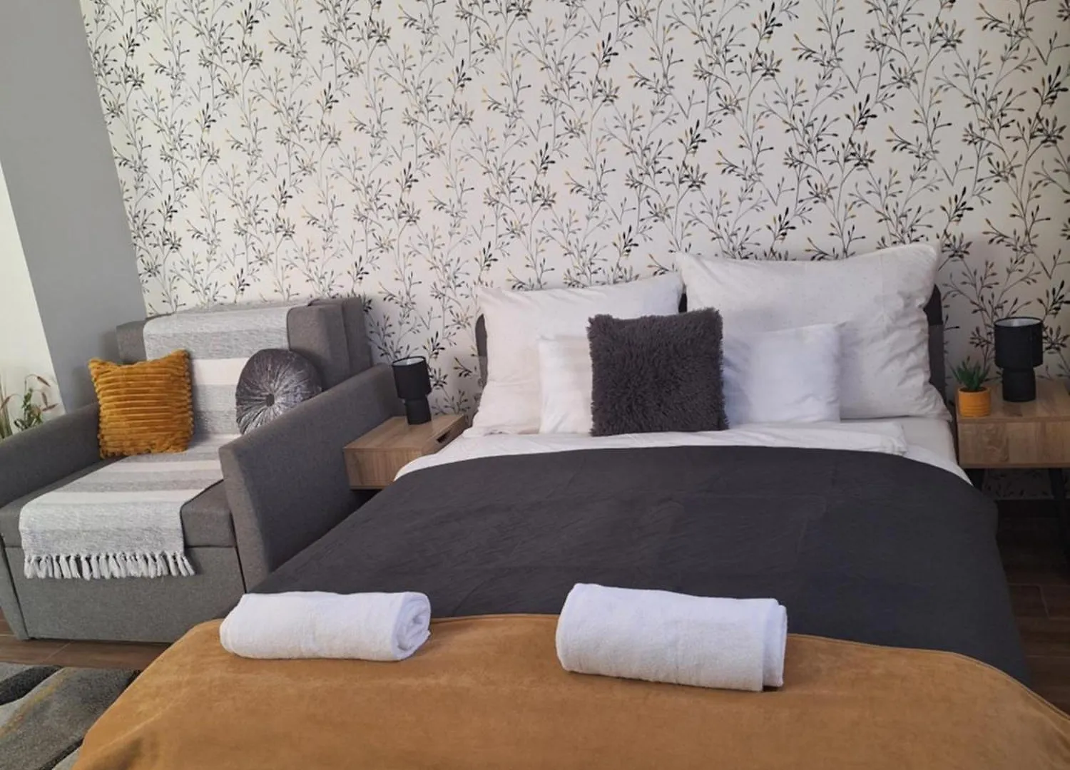 Varfal Apartman Έγκερ 0*,