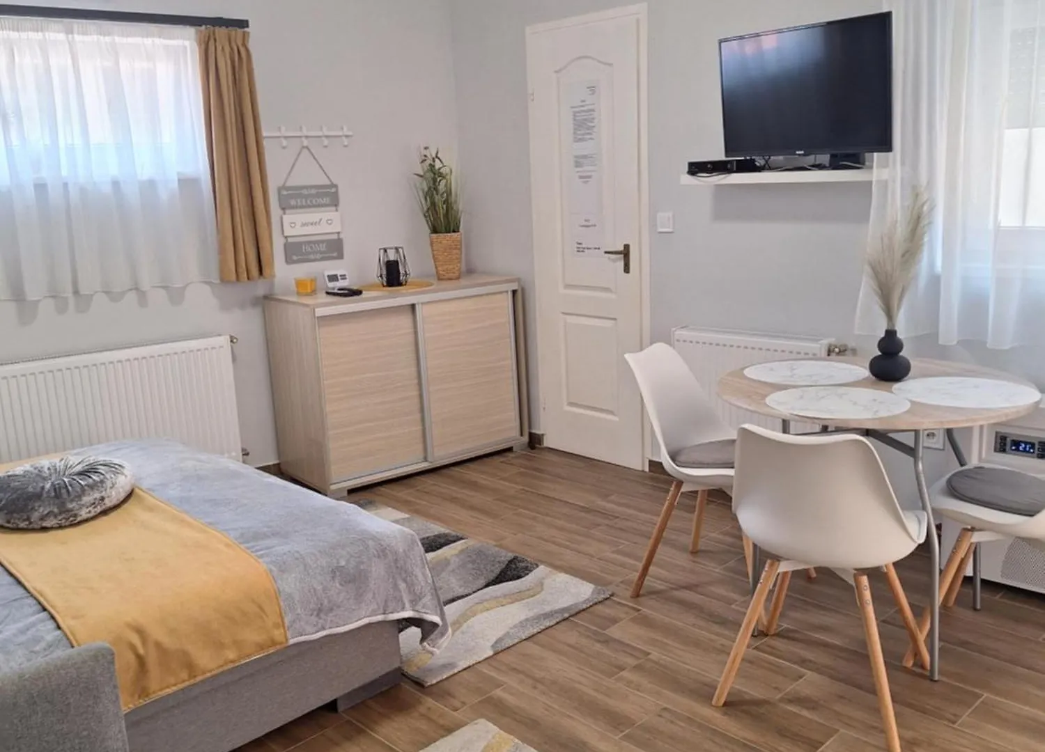 Varfal Apartman Έγκερ 0*,