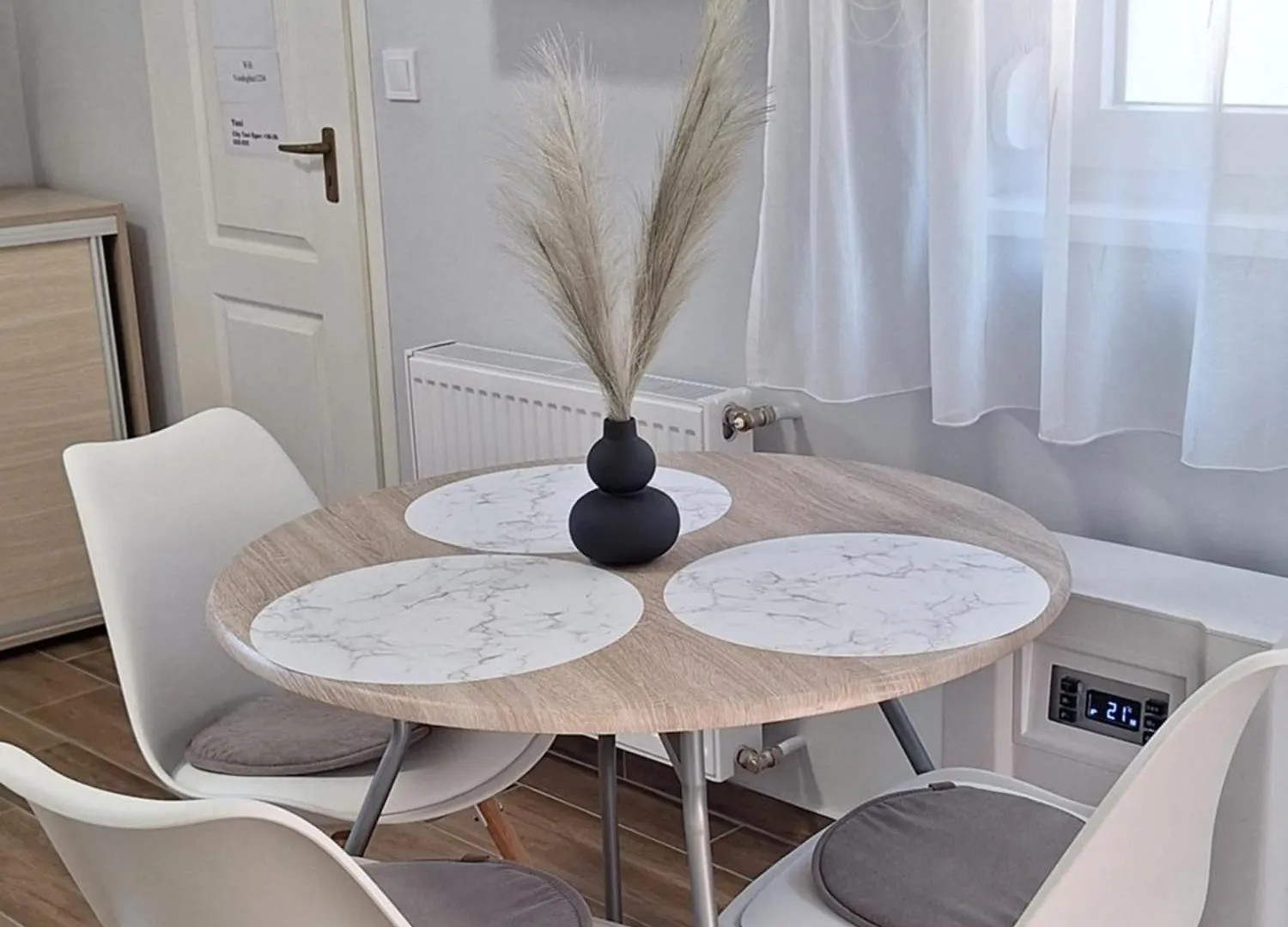 Varfal Apartman Έγκερ 0*,